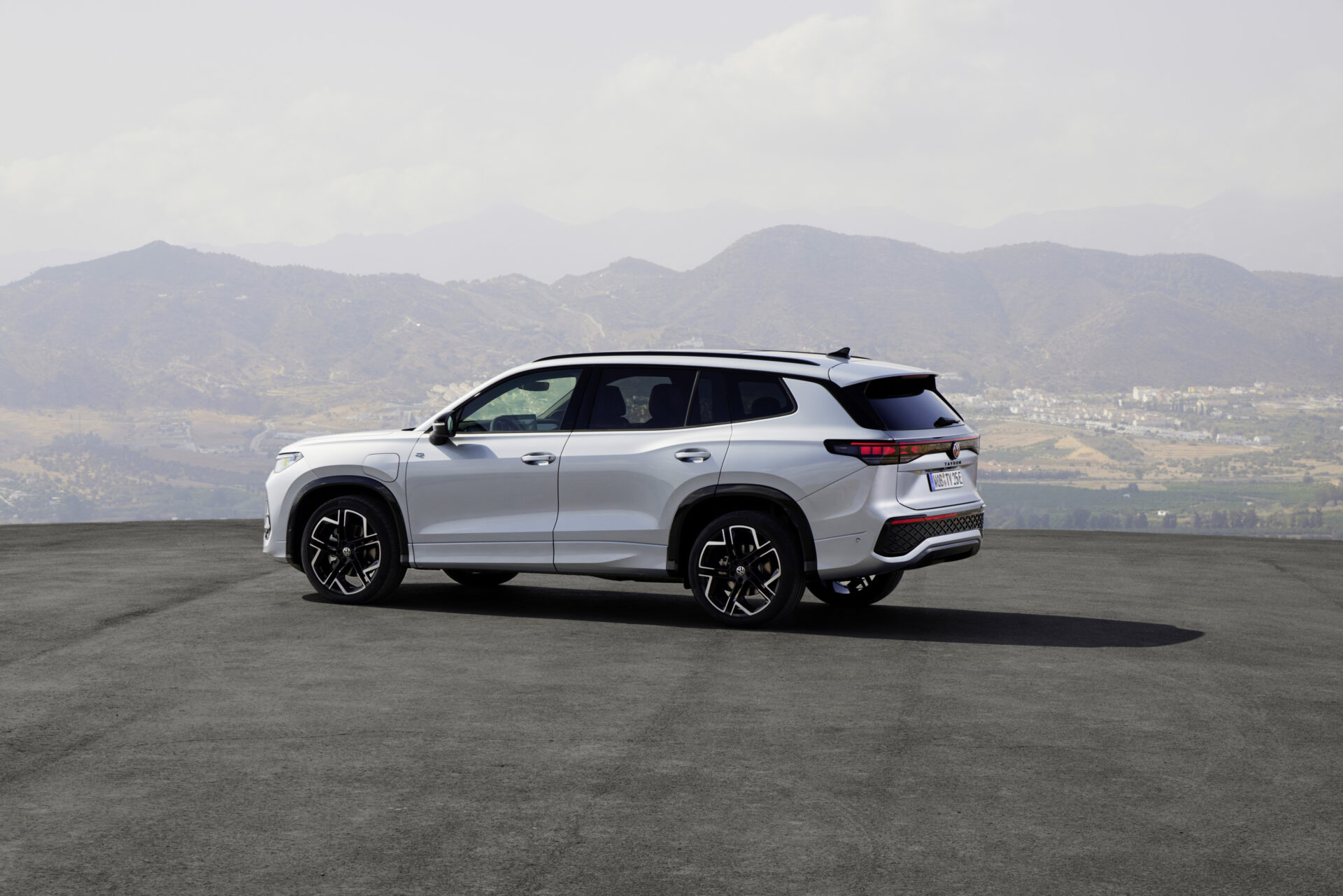 Der neue Tayron steht auf der Straße