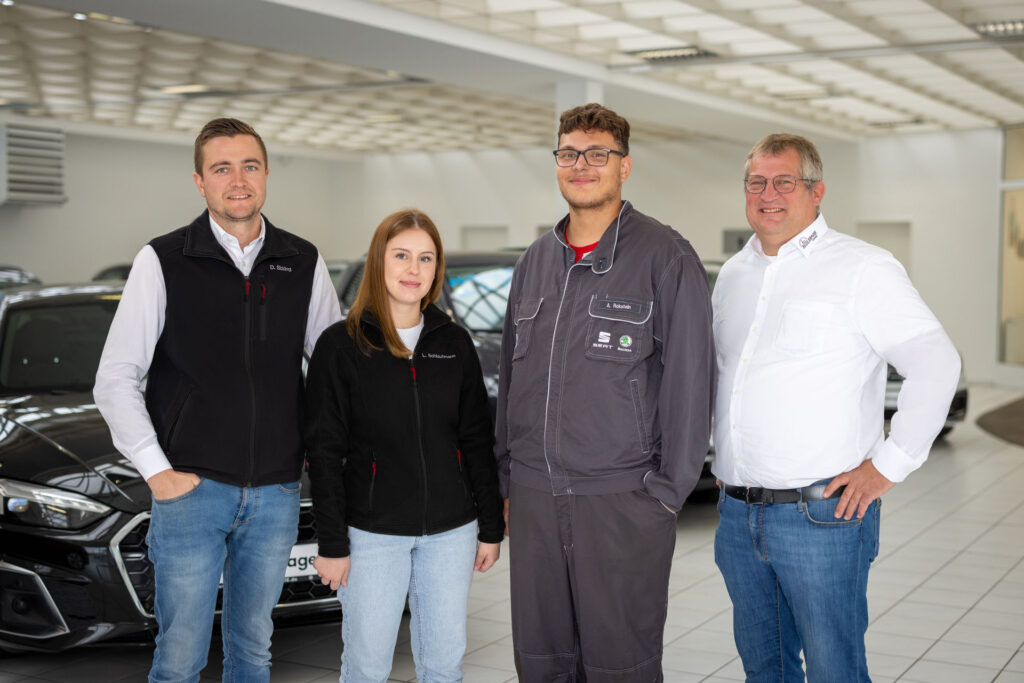 In Greven startet Adrian Rokstein durch und freut sich darauf seine Ausbildung zum KFZ- Mechatroniker bei uns zu machen. Außerdem wird Lena Jill Schlautmann den kaufmännischen Bereich unterstützen und freut sich darauf, die vielfältigen Aufgaben im Autohaus kennenzulernen.
