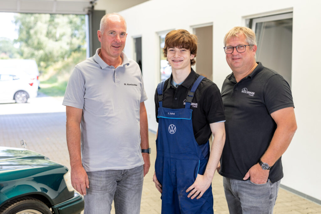 Mit Kevin Kemal erhält unser Werkstattteam tatkräftige Unterstützung. Er startet seine Ausbildung zum KFZ-Mechatroniker und bringt seine Begeisterung für Technik mit in den Berufsalltag.